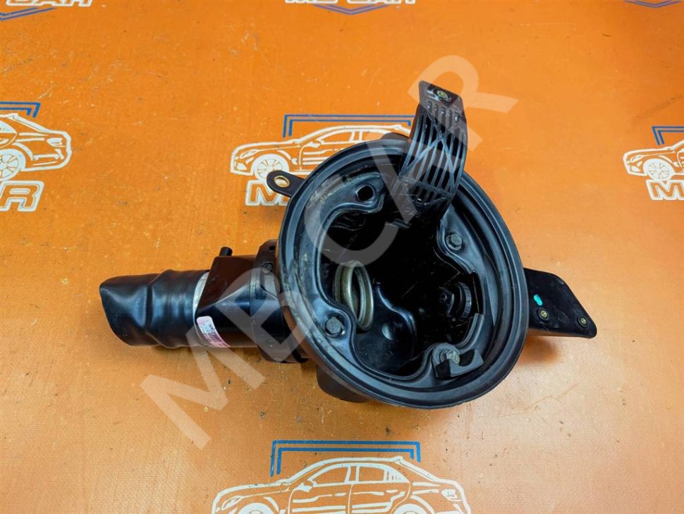 Заливная горловина MERCEDES-BENZ M-класс W163 (1997 - 2001) фото 1 — Разборка Мерседес