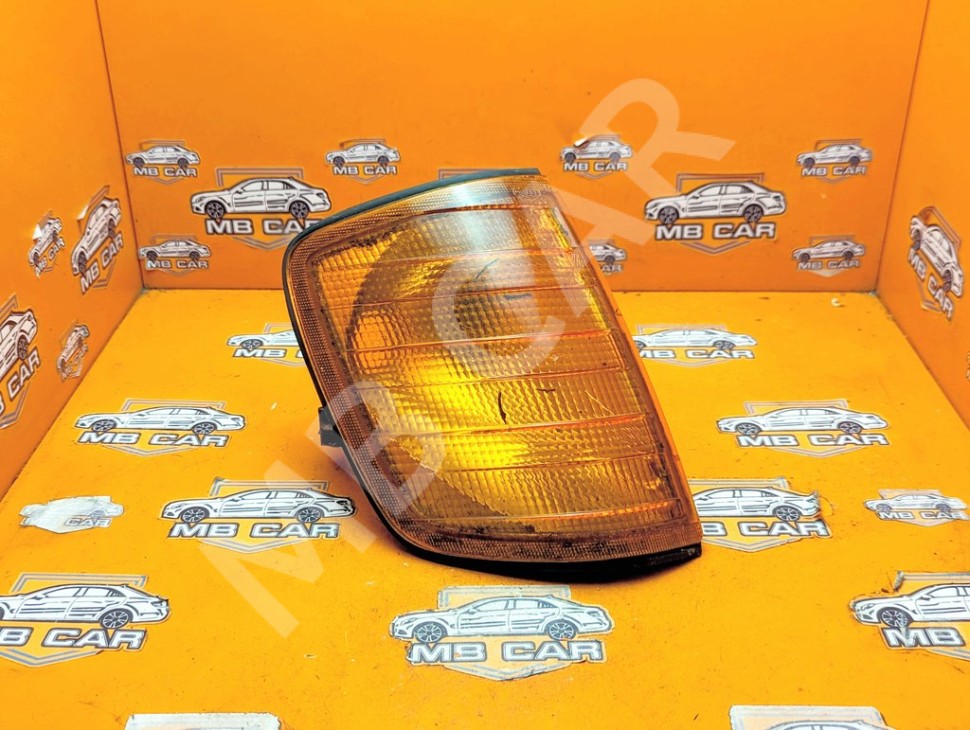 Поворотник правый MERCEDES-BENZ E-класс W124/S124/C124/A124 (1984 - 1997) фото 1 &mdash; Разборка Мерседес