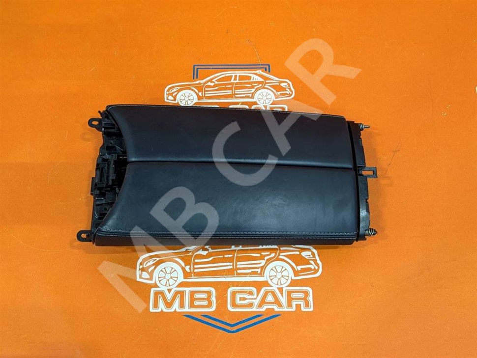 Крышка подлокотника MERCEDES-BENZ C-класс AMG W205/S205/C205/A205 (2014 - 2018) фото 1 — Разборка Мерседес