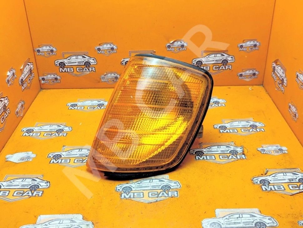 Поворотник левый MERCEDES-BENZ E-класс W124/S124/C124/A124 (1984 - 1997) фото 1 &mdash; Разборка Мерседес