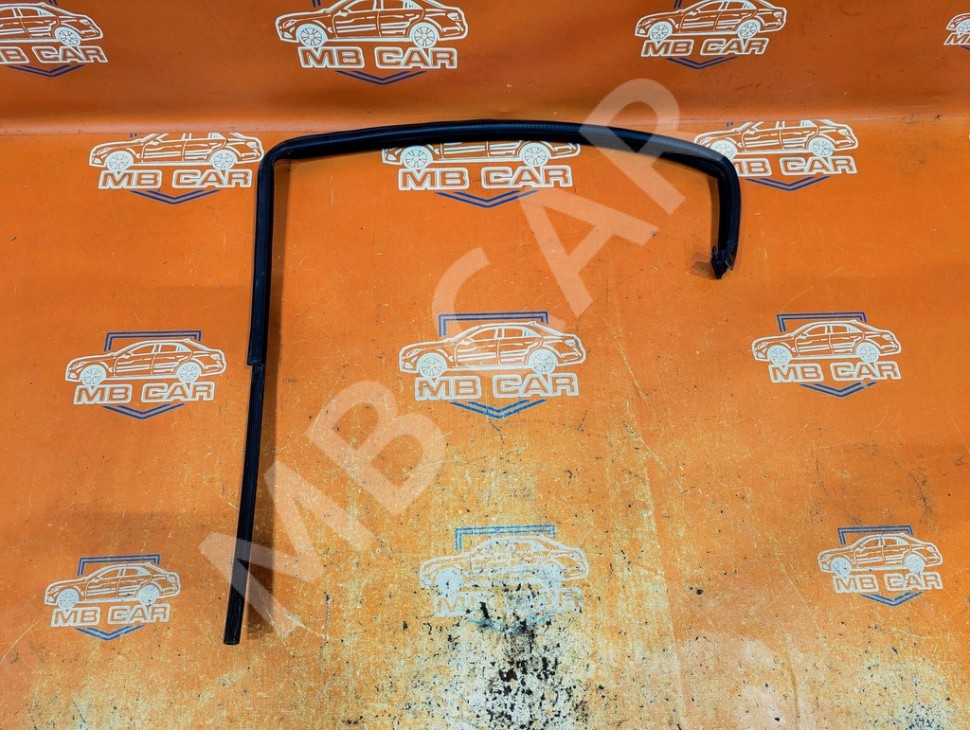 Уплотнитель стекла двери MERCEDES-BENZ V-класс W639 (2003 - 2014) фото 1 — Разборка Мерседес