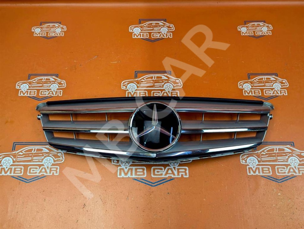 Решетка радиатора MERCEDES-BENZ C-класс W204/S204/С204 рестайлинг (2011 - 2015) фото 1 — Разборка Мерседес