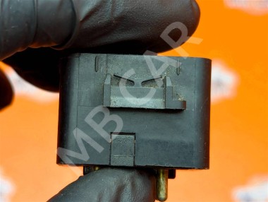 Кнопка регулировки зеркал MERCEDES-BENZ W124 W124/S124/C124/A124 (1984 - 1993) — Разборка Мерседес