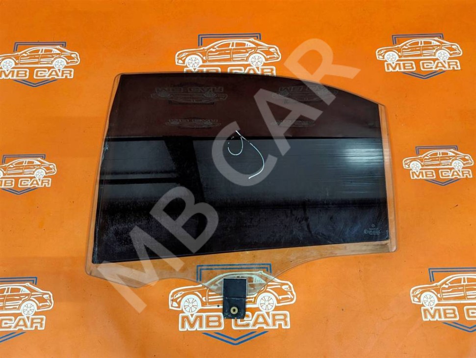 Стекло заднее левое MERCEDES-BENZ S-класс W220 рестайлинг (2002 - 2005) фото 1 — Разборка Мерседес