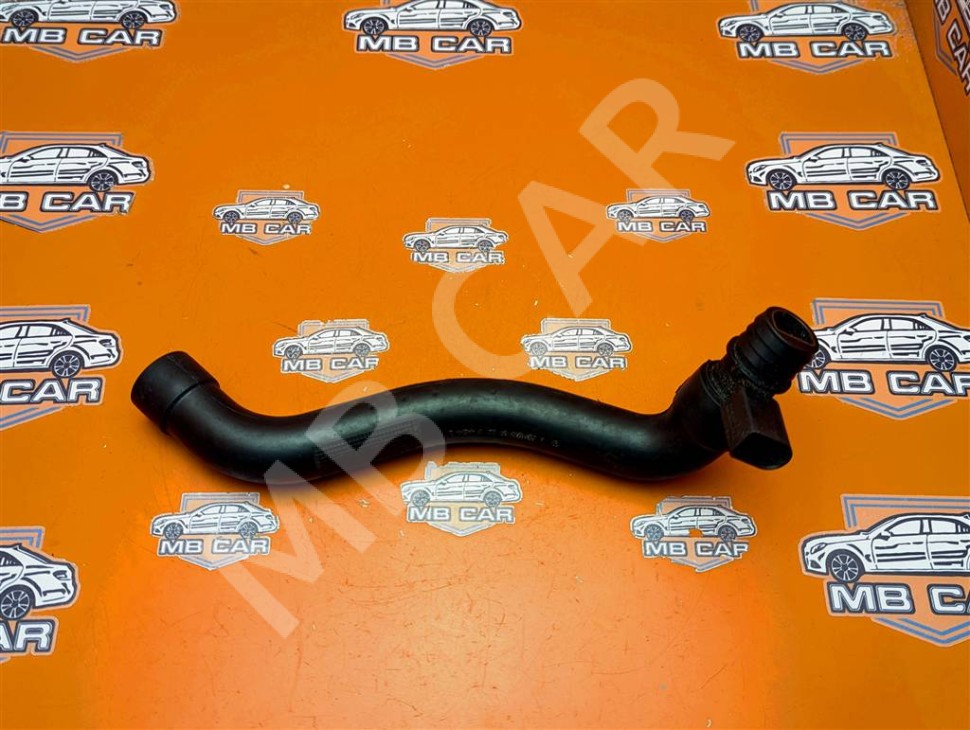 Трубка вентиляции картерных газов MERCEDES-BENZ A-класс W176 (2012 - 2015) фото 1 — Разборка Мерседес