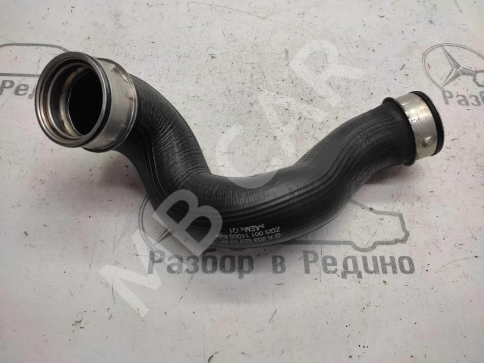Патрубок интеркулера MERCEDES-BENZ C-класс W203/S203/CL203 (2000 - 2004) фото 1 &mdash; Разборка Мерседес