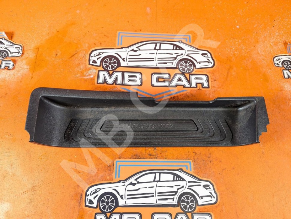 Накладка порога внутренняя MERCEDES-BENZ V-класс W447 рестайлинг (2019 - 2025) фото 1 &mdash; Разборка Мерседес