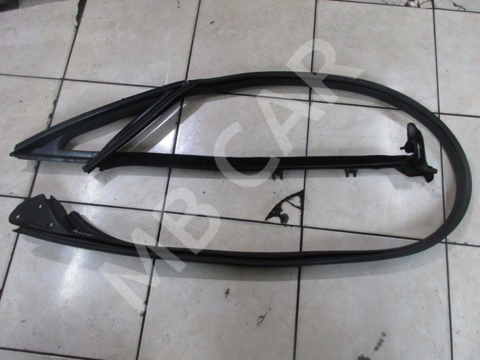 Уплотнитель стекла двери MERCEDES-BENZ E-класс W212/S212/C207/A207 рестайлинг (2013 - 2016) фото 1 — Разборка Мерседес