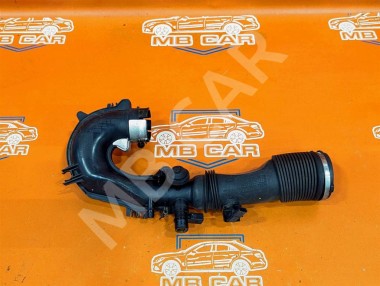 Патрубок впускного коллектора MERCEDES-BENZ CLA-класс C117/X117 (2013 - 2016) — Разборка Мерседес