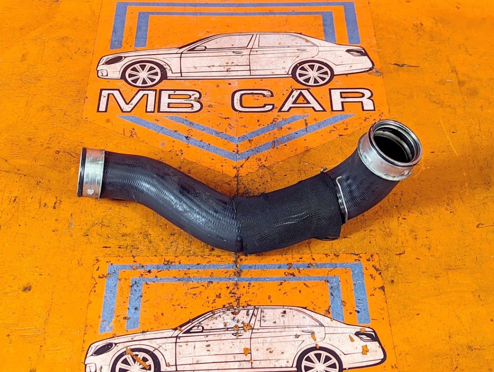 Патрубок интеркулера MERCEDES-BENZ CLS-класс C219 (2004 - 2008) фото 1 &mdash; Разборка Мерседес