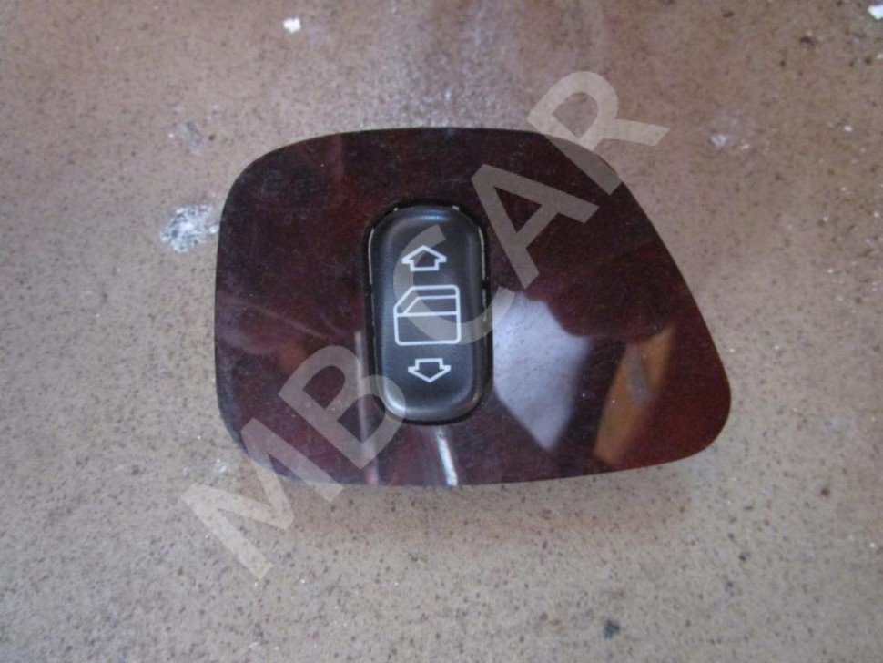 Кнопка стеклоподъемников MERCEDES-BENZ E-класс W210/S210 (1995 - 1999) фото 1 — Разборка Мерседес