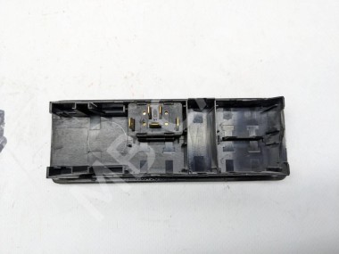 Кнопка стеклоподъемников MERCEDES-BENZ Vito W638 (1996 - 2003) — Разборка Мерседес