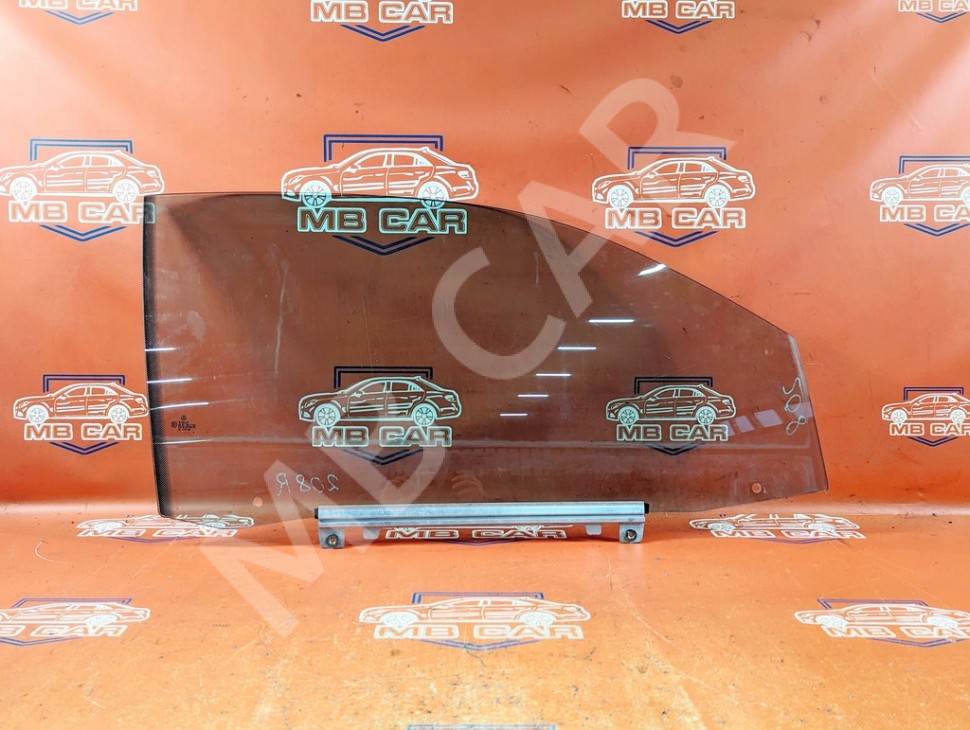 Стекло переднее правое MERCEDES-BENZ CLK-класс C208/W208 (1997 - 2000) фото 1 — Разборка Мерседес