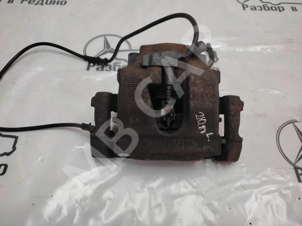 Суппорт передний левый MERCEDES-BENZ E-класс W210/S210 (1995 - 1999) фото 1 &mdash; Разборка Мерседес