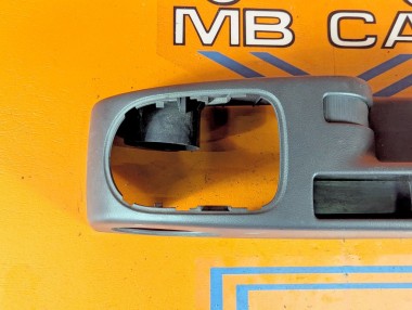 Подлокотник MERCEDES-BENZ A-класс W168 рестайлинг (2001 - 2004) A 170 1.7 AT (95 л.с.) &mdash; Разборка Мерседес
