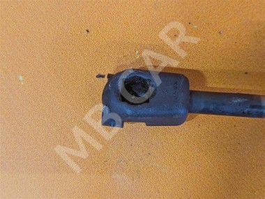 Амортизатор крышки багажника MERCEDES-BENZ A-класс W168 рестайлинг (2001 - 2004) — Разборка Мерседес