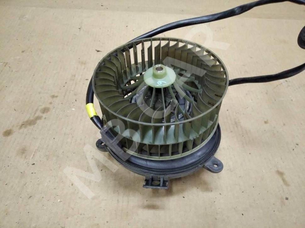 Моторчик печки MERCEDES-BENZ E-класс W124/S124/C124/A124 (1984 - 1997) фото 1 — Разборка Мерседес