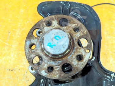 Кулак поворотный передний правый MERCEDES-BENZ C-класс W204/S204 (2006 - 2011) — Разборка Мерседес