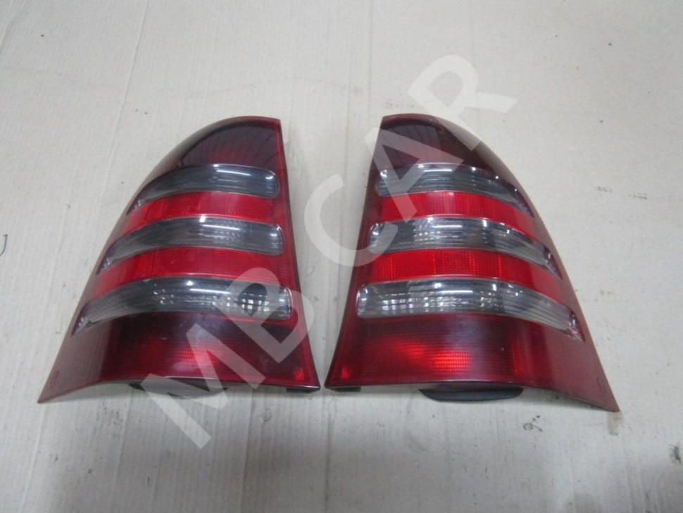 Фонарь задний левый MERCEDES-BENZ C-класс W203/S203/CL203 (2000 - 2004) фото 1 &mdash; Разборка Мерседес