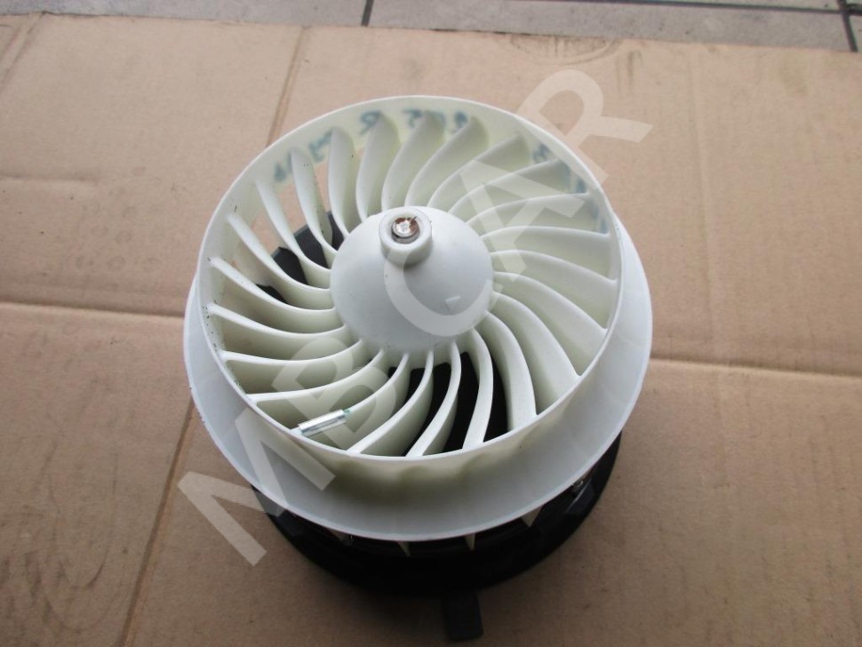 Моторчик печки MERCEDES-BENZ C-класс W205/S205/C205/A205 (2014 - 2018) фото 1 — Разборка Мерседес