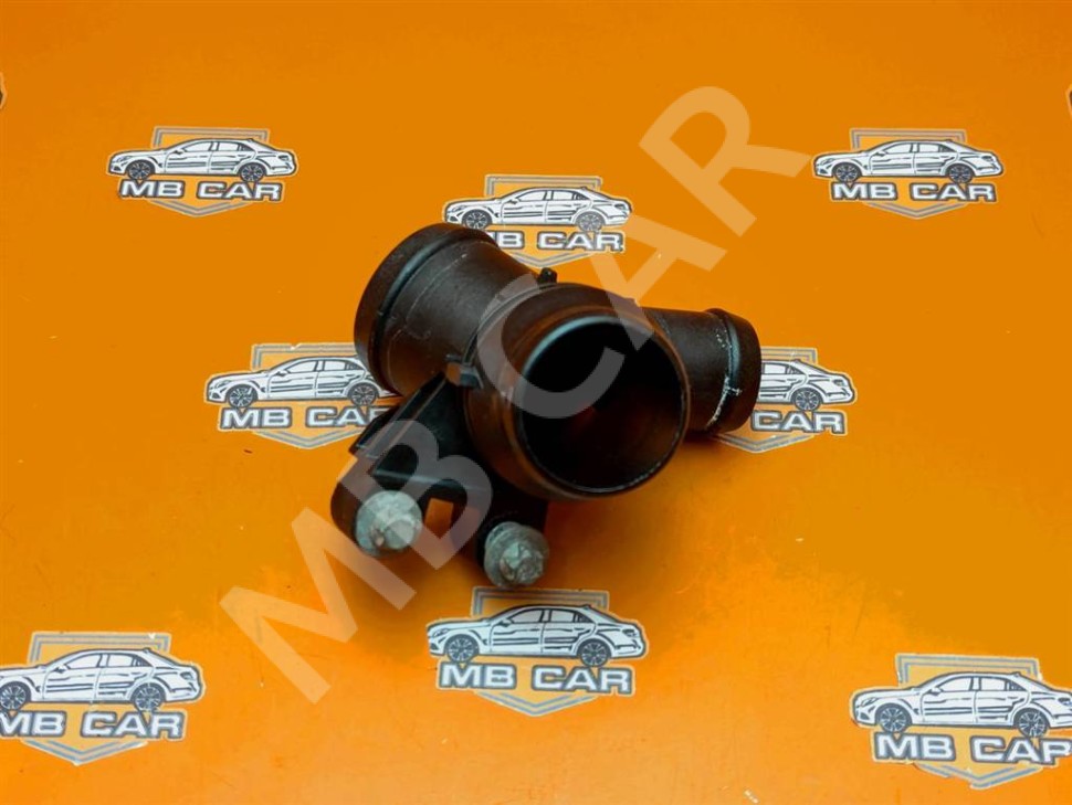 Фланец системы охлаждения MERCEDES-BENZ C-класс W205/S205/C205/A205 (2014 - 2018) фото 1 — Разборка Мерседес