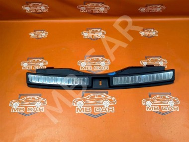 Накладка замка багажника MERCEDES-BENZ GL-класс X166 (2012 - 2016) — Разборка Мерседес