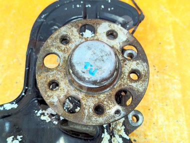 Кулак поворотный передний левый MERCEDES-BENZ C-класс W204/S204 (2006 - 2011) — Разборка Мерседес