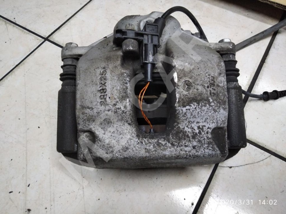 Суппорт передний правый MERCEDES-BENZ C-класс W204/S204/С204 рестайлинг (2011 - 2015) фото 1 — Разборка Мерседес