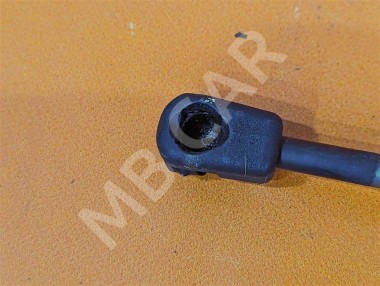 Амортизатор крышки багажника MERCEDES-BENZ A-класс W168 рестайлинг (2001 - 2004) — Разборка Мерседес