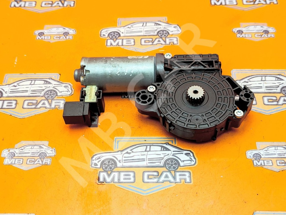 Моторчик шторки панарамной крыши MERCEDES-BENZ GLA-класс X156 рестайлинг (2017 - 2020) фото 1 — Разборка Мерседес