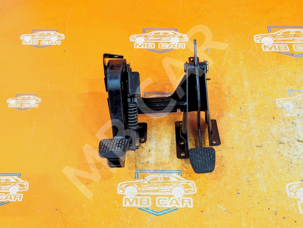 Педальный узел MERCEDES-BENZ Vito W638 (1996 - 2003) фото 1 — Разборка Мерседес