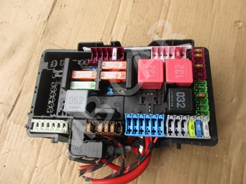 Блок предохранителей MERCEDES-BENZ C-класс W205/S205/C205/A205 (2014 - 2018) фото 1 — Разборка Мерседес