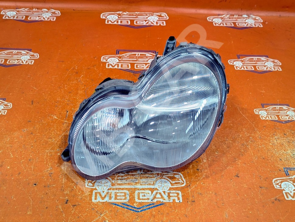 Фара левая MERCEDES-BENZ C-класс W203/S203/CL203 (2000 - 2004) фото 1 &mdash; Разборка Мерседес