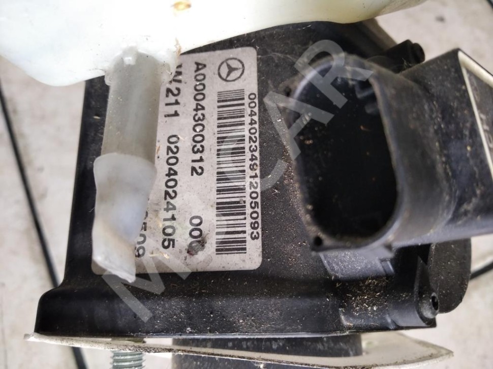 Главный тормозной цилиндр MERCEDES-BENZ E-класс W211/S211 (2002 - 2006) фото 1 — Разборка Мерседес