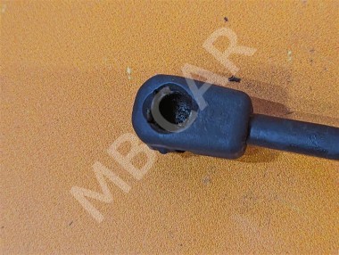 Амортизатор крышки багажника MERCEDES-BENZ A-класс W168 рестайлинг (2001 - 2004) — Разборка Мерседес