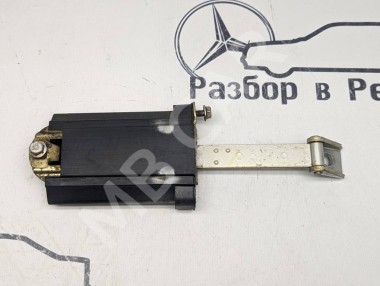 Ограничитель двери MERCEDES-BENZ E-класс W210/S210 (1995 - 1999) — Разборка Мерседес