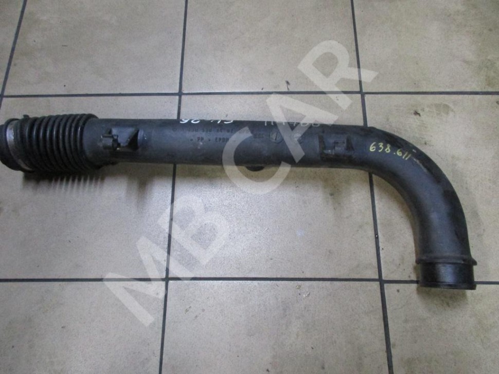 Патрубок воздушный MERCEDES-BENZ Vito W638 (1996 - 2003) фото 1 &mdash; Разборка Мерседес