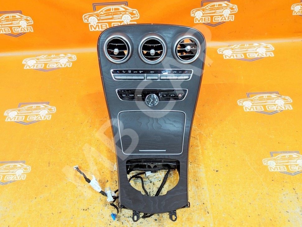 Накладка консоли (борода) MERCEDES-BENZ C-класс W205/S205/C205/A205 (2014 - 2018) фото 1 — Разборка Мерседес