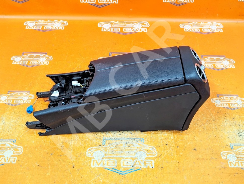Подлокотник MERCEDES-BENZ C-класс W205/S205/C205/A205 (2014 - 2018) фото 1 &mdash; Разборка Мерседес