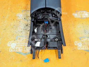 Подлокотник MERCEDES-BENZ C-класс W205/S205/C205/A205 (2014 - 2018) — Разборка Мерседес