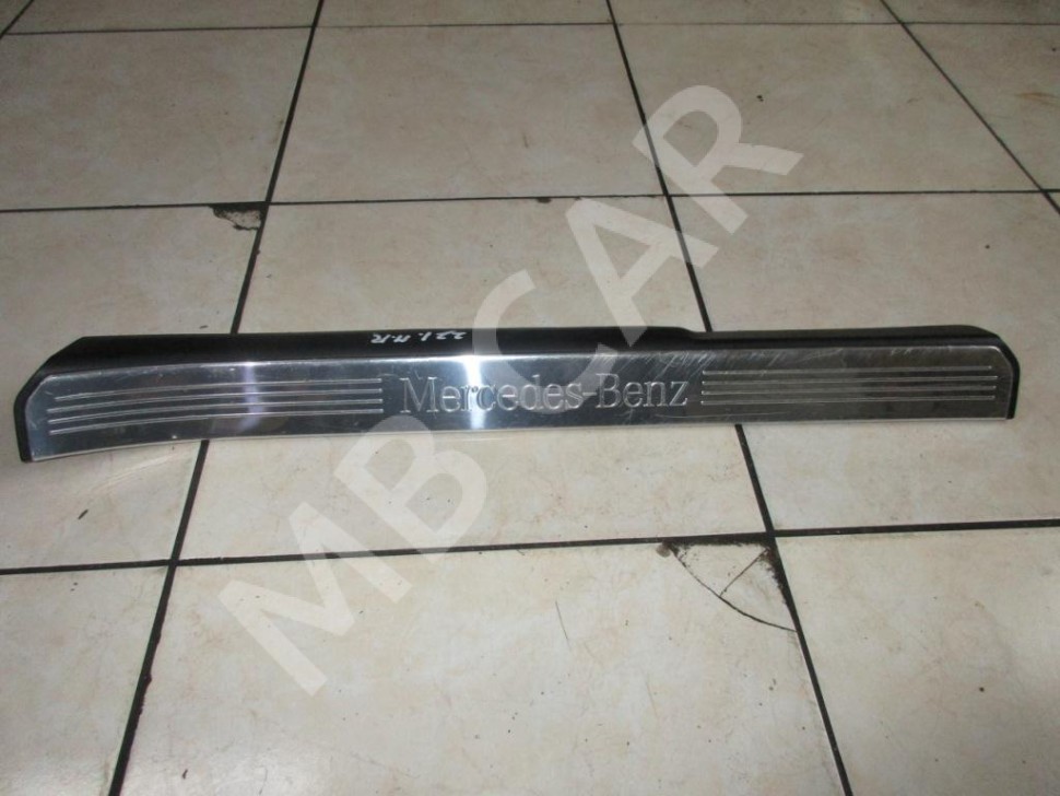 Накладка порога внутренняя MERCEDES-BENZ S-класс W221 (2005 - 2009) фото 1 — Разборка Мерседес