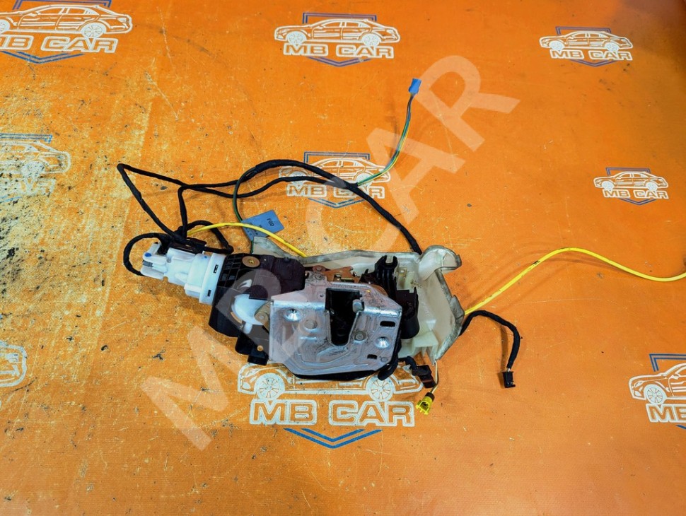 Замок двери передней правой MERCEDES-BENZ S-класс W220 (1998 - 2005) фото 1 — Разборка Мерседес