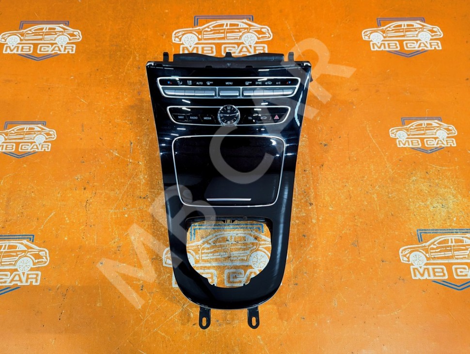 Накладка консоли (борода) MERCEDES-BENZ E-класс W213/S213/C238/A238 (2016 - 2021) фото 1 — Разборка Мерседес