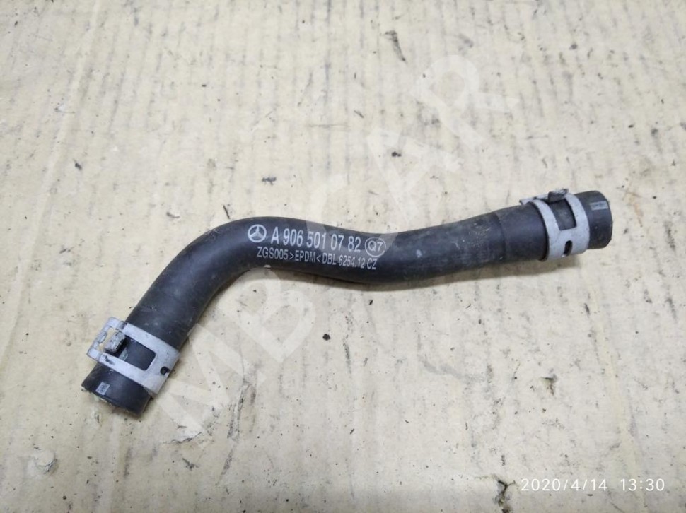Патрубок ОЖ MERCEDES-BENZ Sprinter W906 (2006 - 2019) фото 1 — Разборка Мерседес