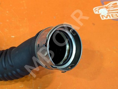 Патрубок интеркулера MERCEDES-BENZ A-класс W176 (2012 - 2015) — Разборка Мерседес