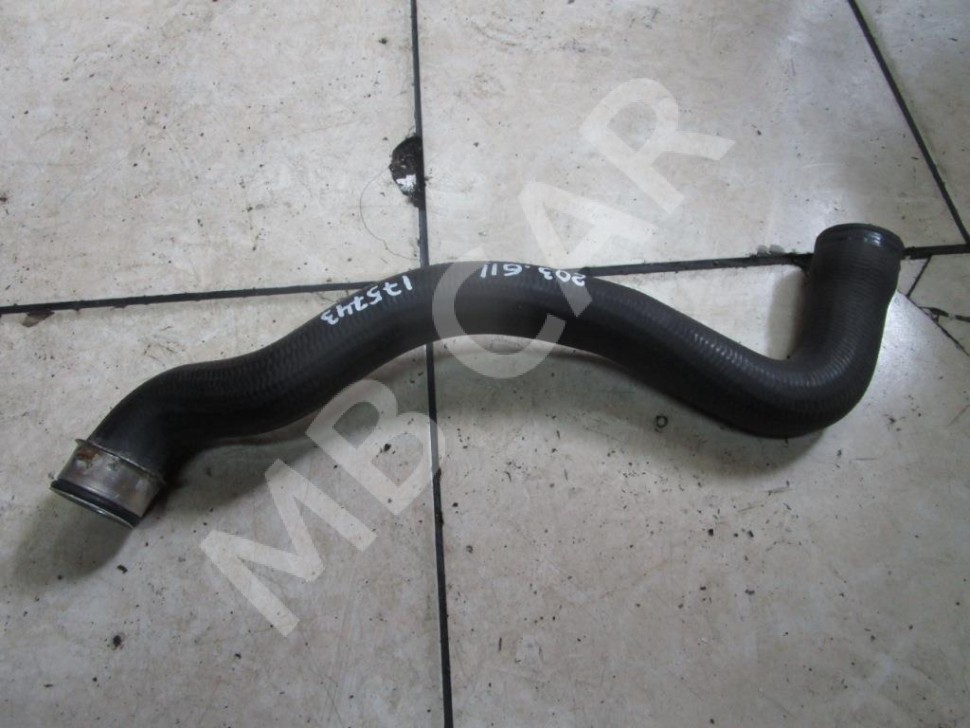 Патрубок радиатора MERCEDES-BENZ C-класс W203/S203/CL203 (2000 - 2004) фото 1 — Разборка Мерседес