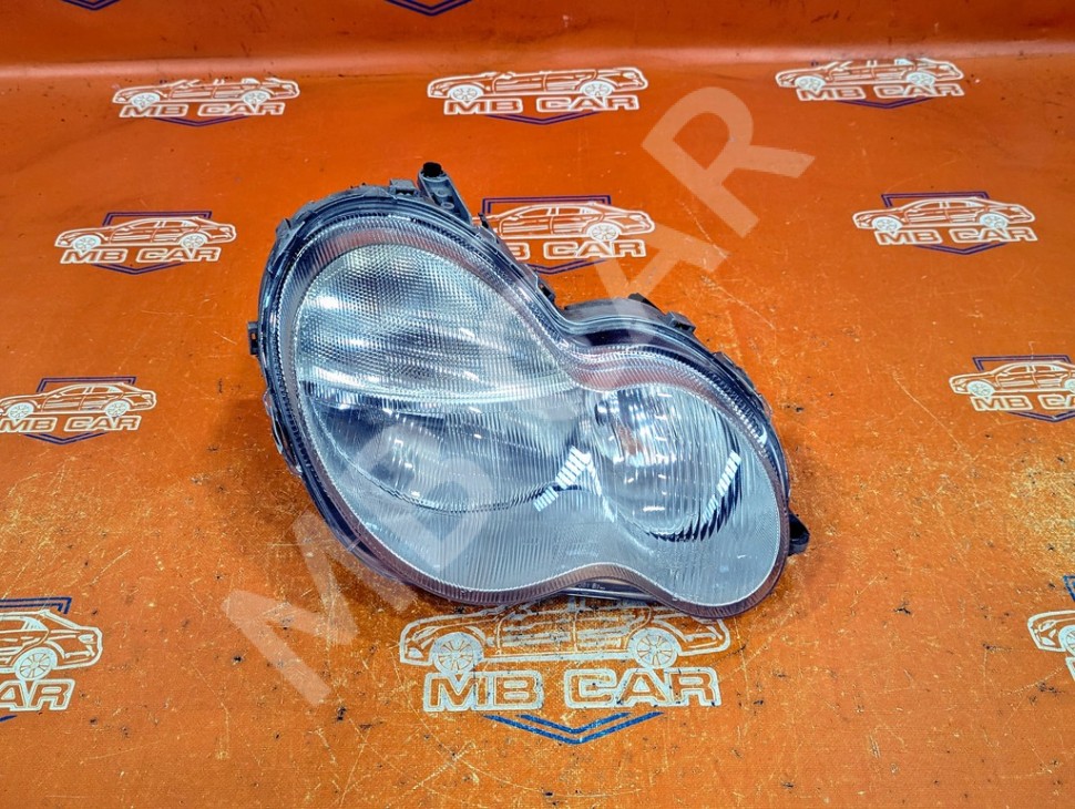 Фара правая MERCEDES-BENZ C-класс W203/S203/CL203 (2000 - 2004) фото 1 &mdash; Разборка Мерседес