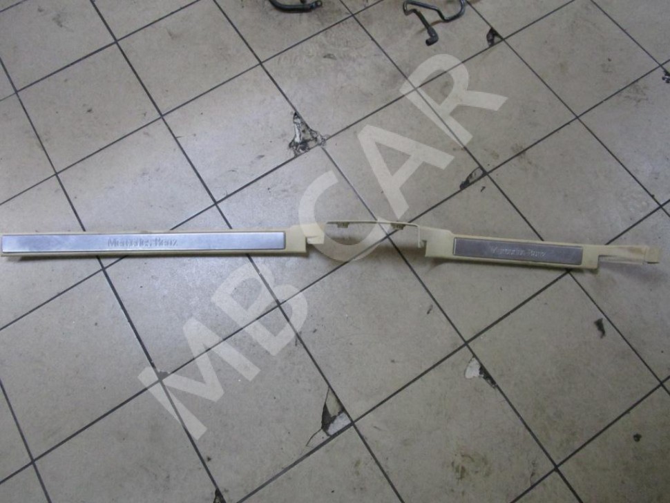 Накладка порога внутренняя MERCEDES-BENZ M-класс W163 рестайлинг (2001 - 2005) фото 1 &mdash; Разборка Мерседес