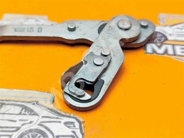 Петля капота MERCEDES-BENZ E-класс W212/S212/C207/A207 (2009 - 2013) — Разборка Мерседес