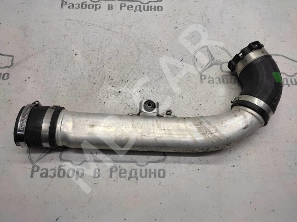 Патрубок интеркулера MERCEDES-BENZ C-класс W205/S205/C205/A205 (2014 - 2018) фото 1 — Разборка Мерседес